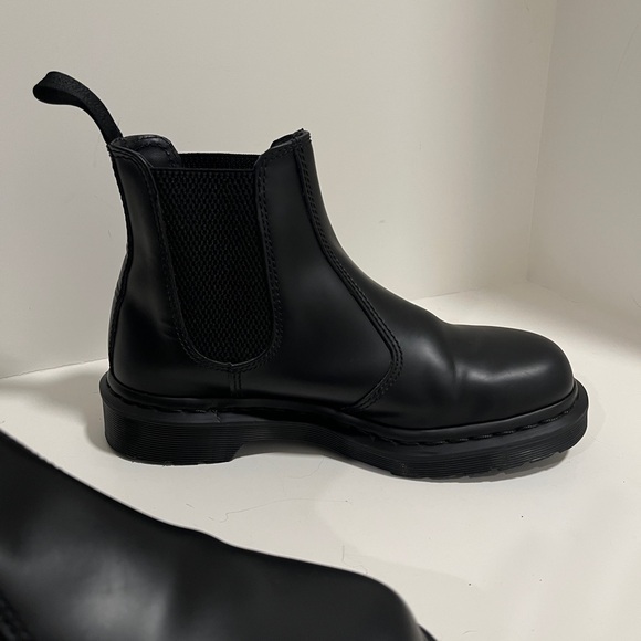 Dr. Martens 2976 Mono Chelsea Boots Black Women’s Size 7 US - Picture 6 of 11